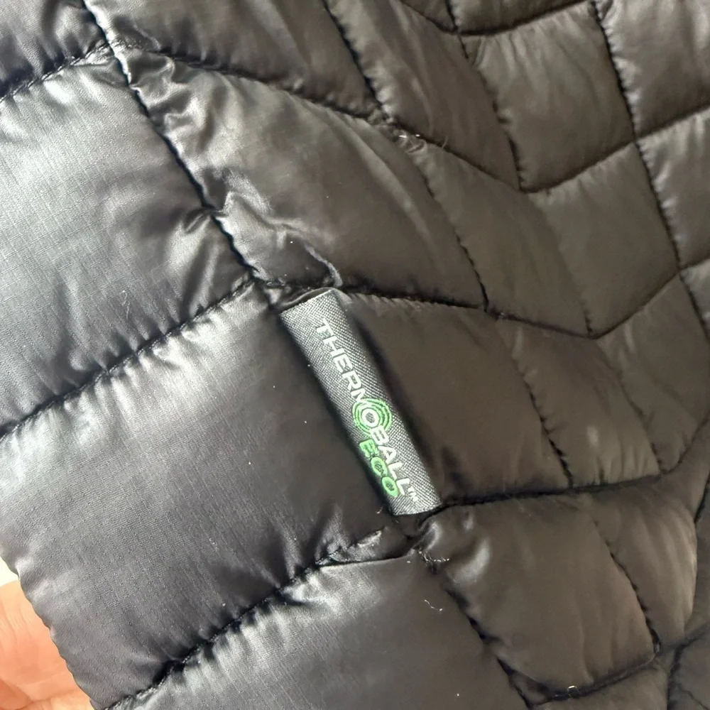 the North Face Quilted Vest Men’s Large Thermoball Eco Black Packable corp logo